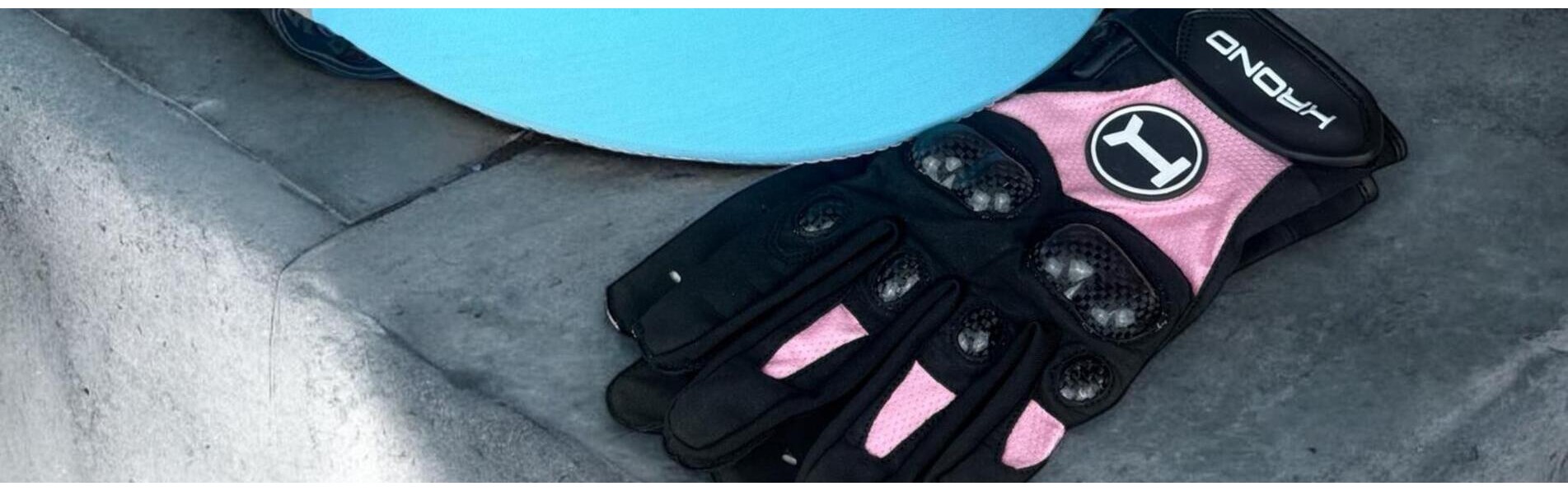 https://kronopolo.fr/image/cache/catalog/Blog%20Banners/pink%20carbon%20polo%20gloves-1903x596.jpg