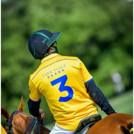 Casque de Polo Noir avec Bande et Détails Verts Casque de Polo Noir avec Bande et Détails Verts